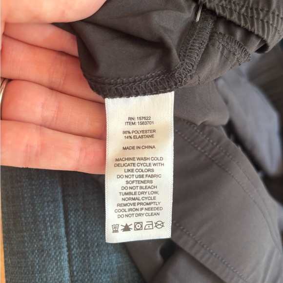 NEW Eddie Bauer Women's Black Travel Departure Lightweight Ankle Pants Size XL - Picture 8 of 8